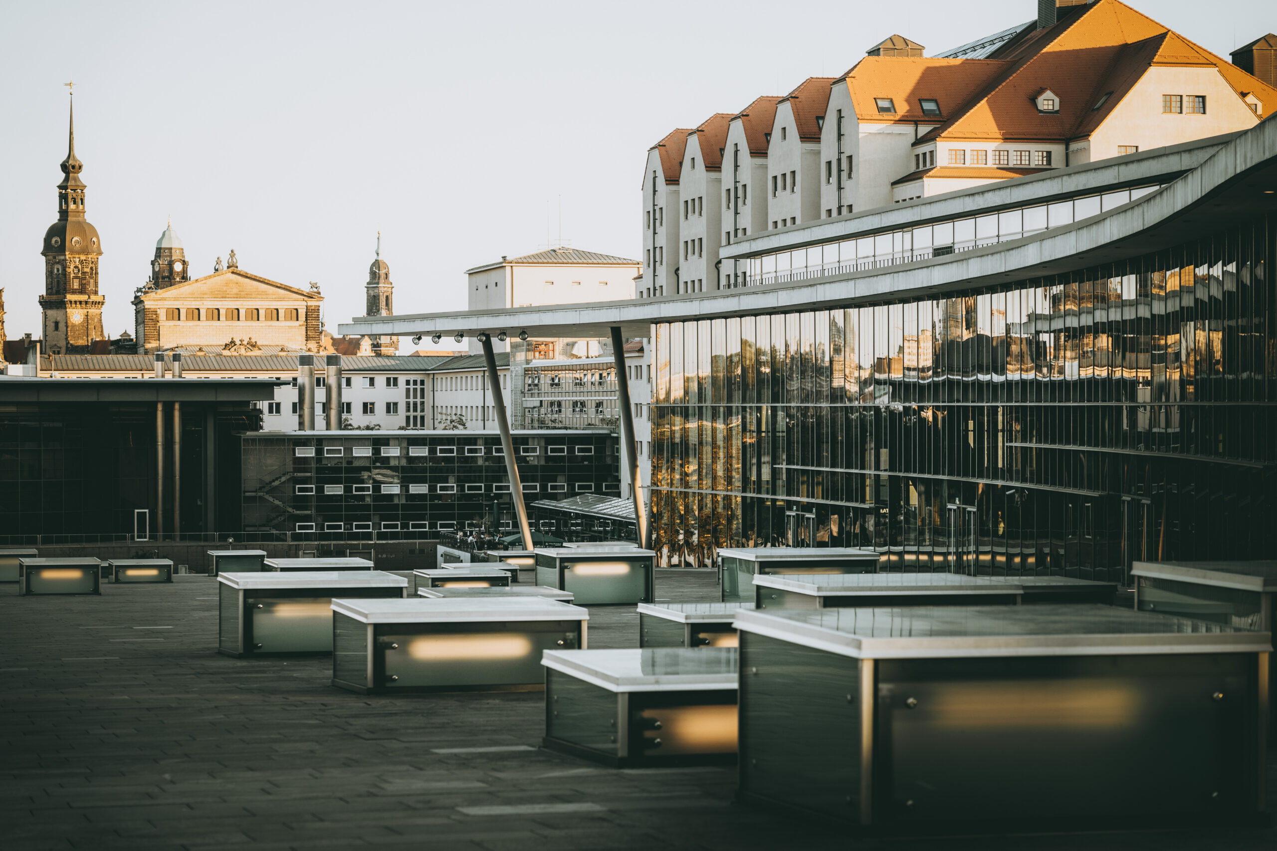 Die Neue Terrasse angrenzend an das Congress Center. Foto: Sebastian Weingart (DML-BY) -- The New Terrace adjacent to the Congress Center. Photo: Sebastian Weingart (DML-BY)